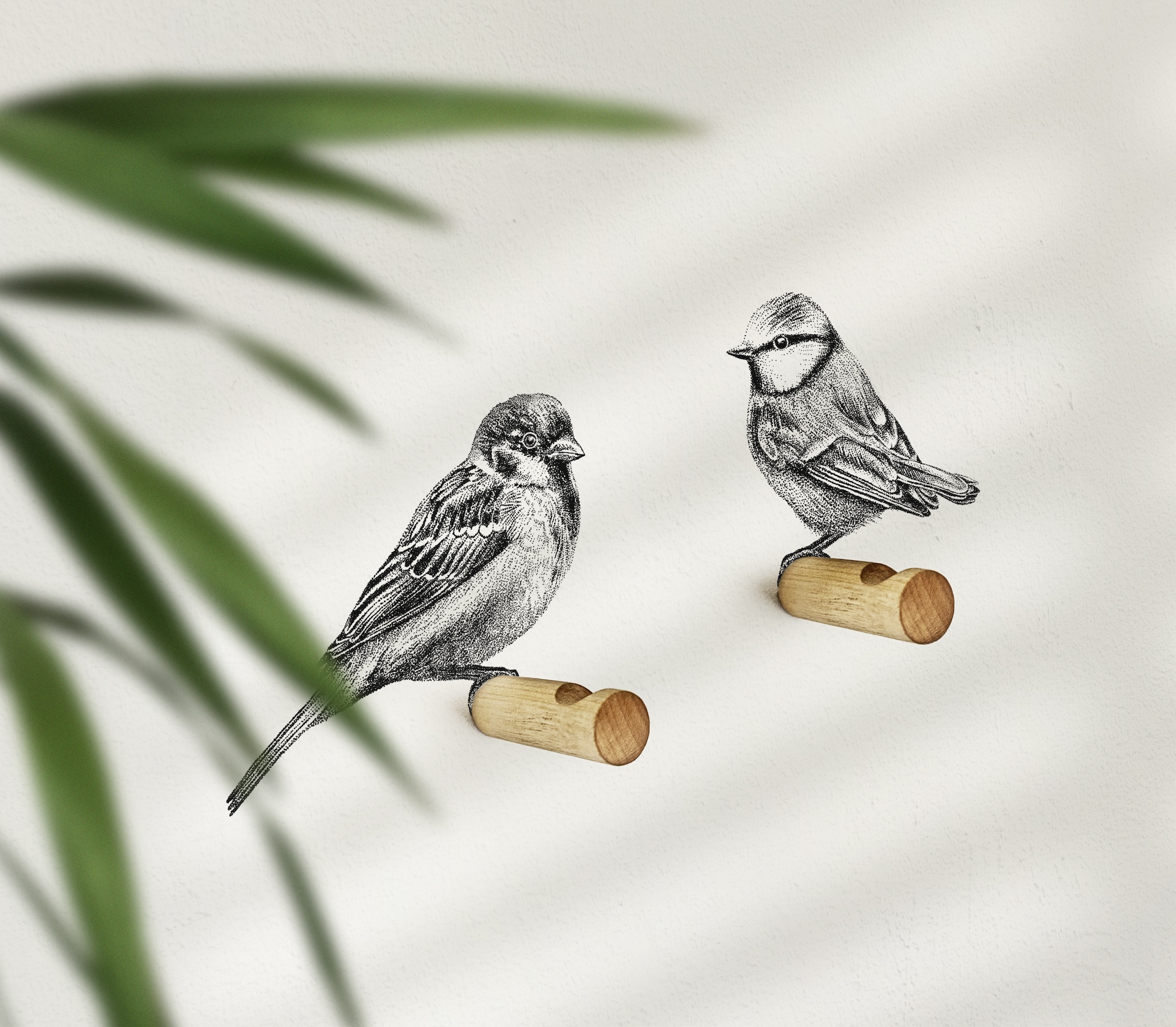 twee getekende vogels op de muur kapstok